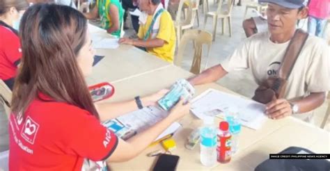 Local Residents Receive Financial Aid from DSWD.
